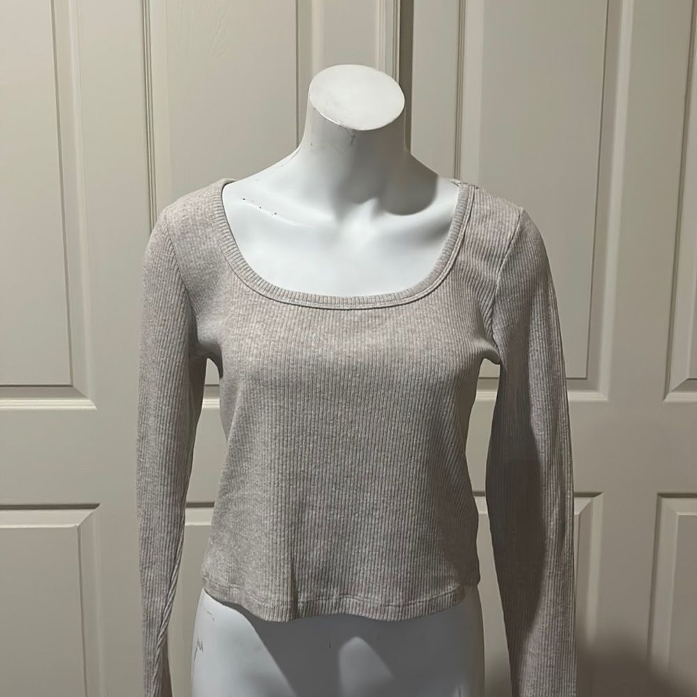 H&M nearly new ribbed crop top. Large